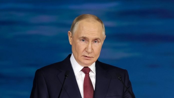 Путин призвал уходить от деления компаний на оборонные и гражданские