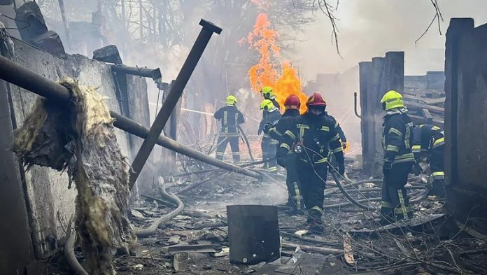 Ночной удар по Одессе: взлетели на воздух склады и составы в районе вокзала Ночной удар по Одессе: взлетели на воздух склады и составы в районе вокзала